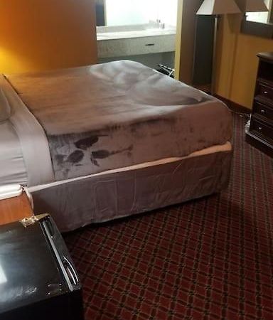 Hotel 2 Queens Hotel Room 130 Booking 斯蒂尔沃特 外观 照片
